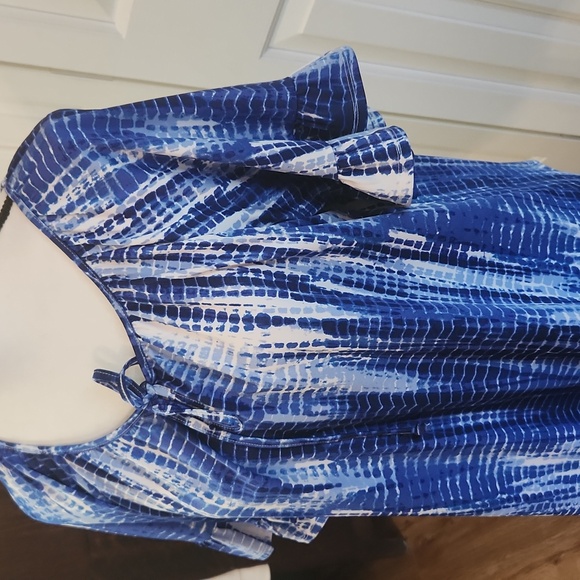 Tamera, Women's Top,  Excellent condition,  Size Large,  Blue, white - Picture 3 of 9